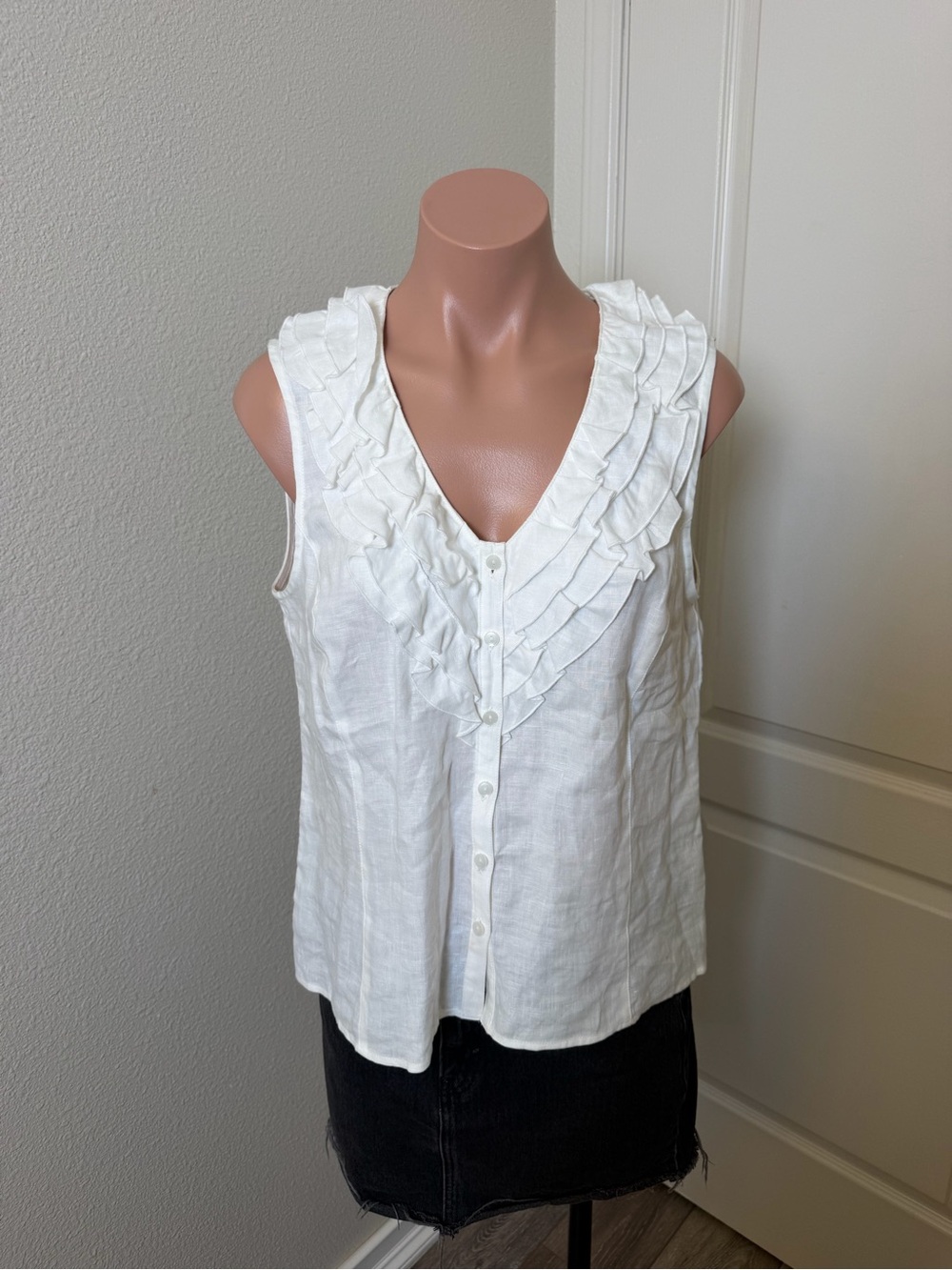 NWT Jones New York White Linen Ruffle V-Neck Sleeveless Button-Front Top Sz M